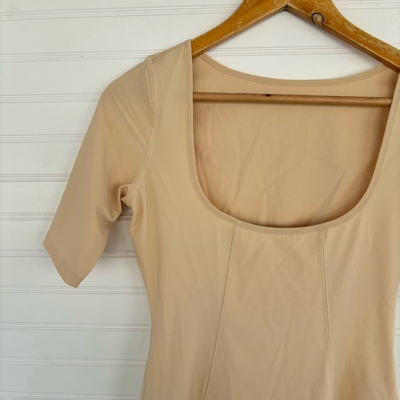 Women’s shaping bodysuit Size Medium - Picture 3 of 7